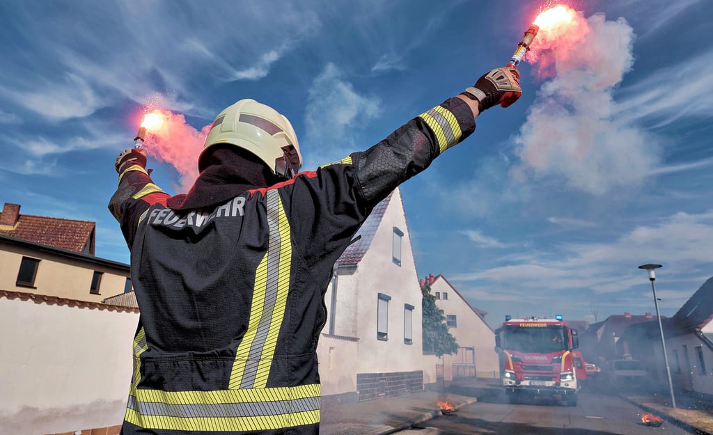 Ankunft des neuen Hilfeleistungslöschgruppenfahrzeug und feierliche Übergabe an die Feuerwehr Rodleben.