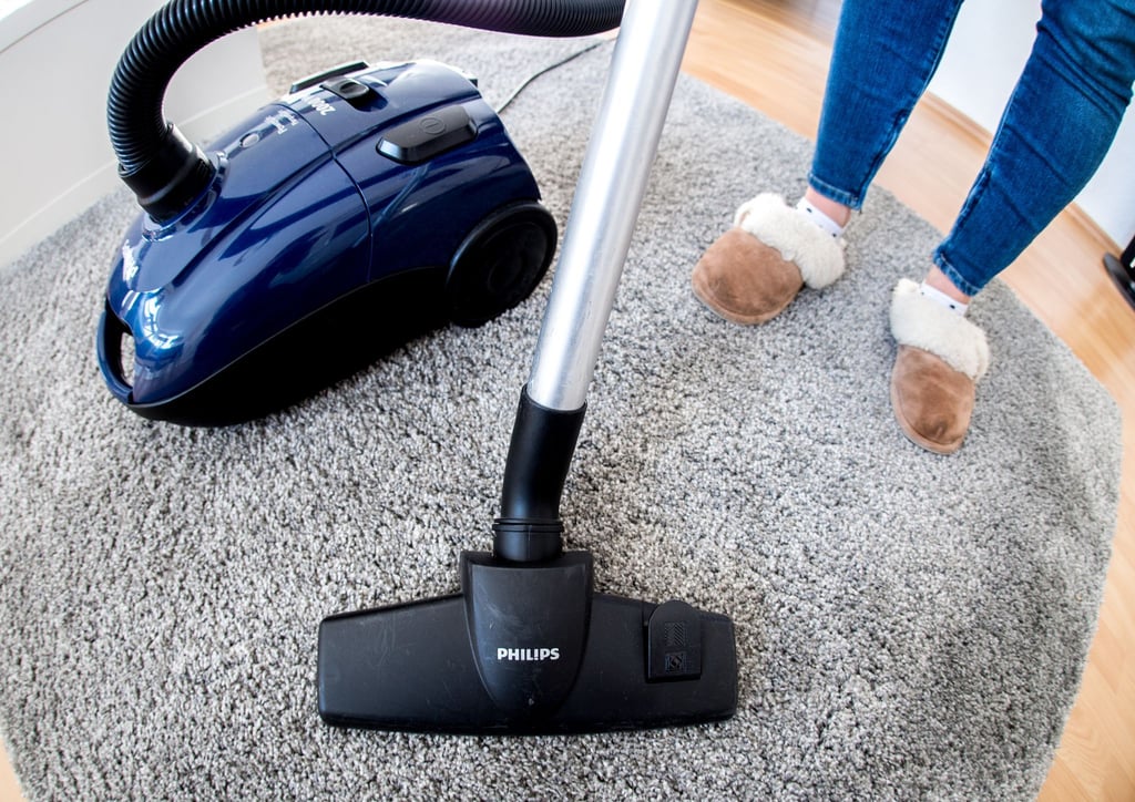 Trotz aller Versprechen der Gleichberechtigung bleibt Hausarbeit laut einer Studie weiterhin mehrheitlich an den Frauen hängen. (Symbolbild)