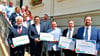 Minister Armin Willingmann (von links) übergab mit Robert Brandt und   Marko Mühlstein Urkunden und Tafeln zur Auszeichnung Havelbergs als Energie-Kommune an Sebastian Horn und Mathias Bölt.