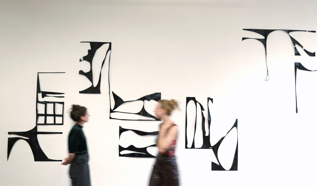 In der Ausstellung „Take Off 2025“ zeigen sieben Meisterschülerinnen und -schüler ihre Arbeiten.