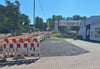 Außer Baufahrzeuge fährt seit einigen Tagen kein Auto oder Lkw auf der Gardelegener Straße in Klötze. Der Abschnitt am Ortsausgang von der Kreuzung zur Schollstraße  in Richtung Schwiesau ist während der Sommerferien für sechs Wochen komplett gesperrt. 