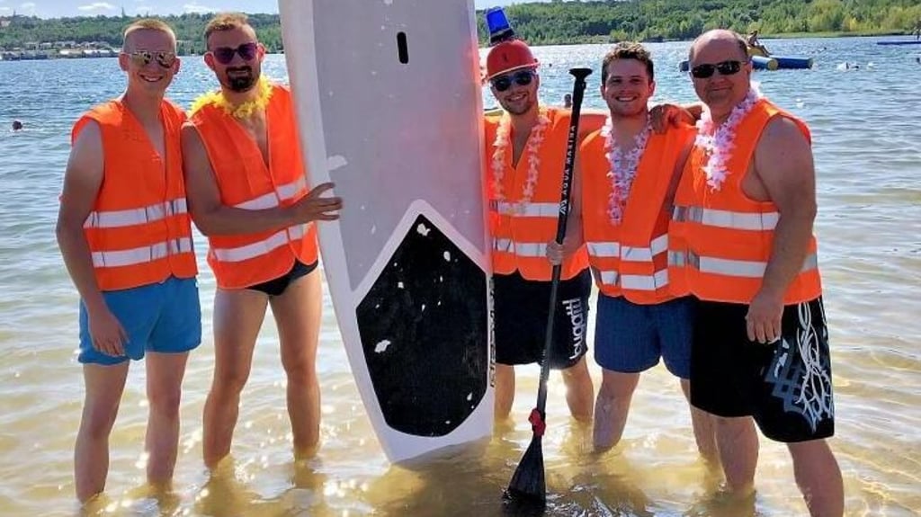 Mitglieder der Ortsfeuerwehr Leuna waren 2024 mit einem Team auf dem SUP-Parcours dabei und hatten viel Spaß.