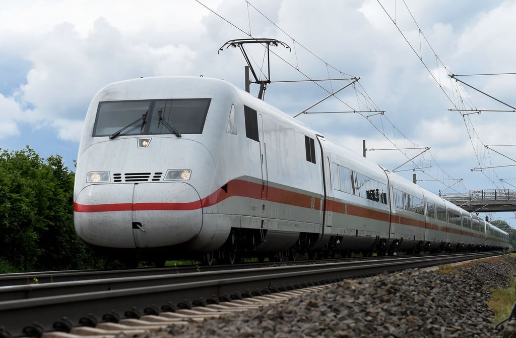 Statt kostspieliger Schnelltrassen: Die Initiatoren der Petition setzen sich für einen Ausbau bestehender Strecken ein. (Archivbild)