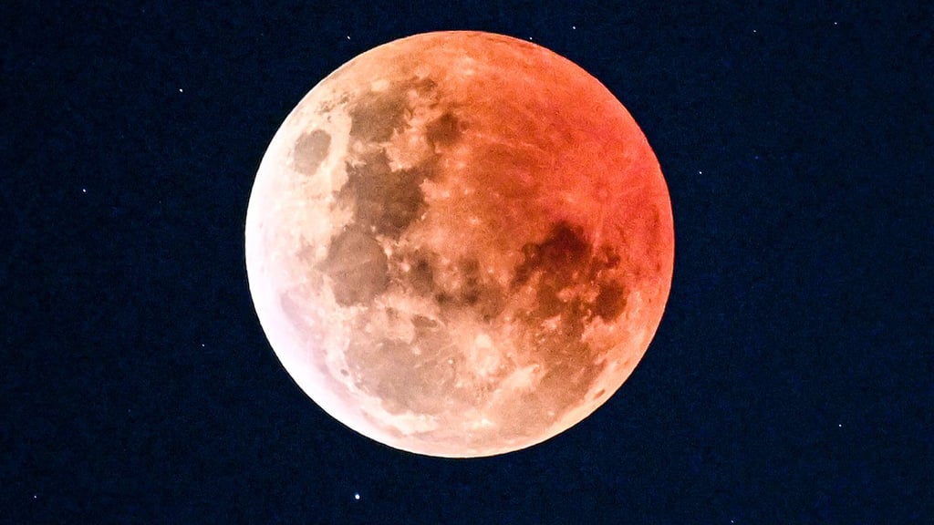 Am Abend des 7. September wird eine totale Mondfinsternis stattfinden. Auch in Sachsen-Anhalt kann man das Himmelsphänomen beobachten.