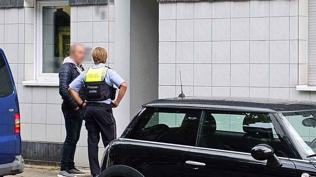 Insgesamt fanden Maßnahmen zeitgleich in sechs Objekten in den Städten Essen, Dortmund, Düsseldorf und Soest statt, wie die Generalstaatsanwaltschaft Düsseldorf und die Polizei Essen mitteilten.