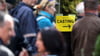 Einsatz im Hintergrund: Komparsinnen und Komparsen beleben Filmszenen als Passanten oder Gäste.