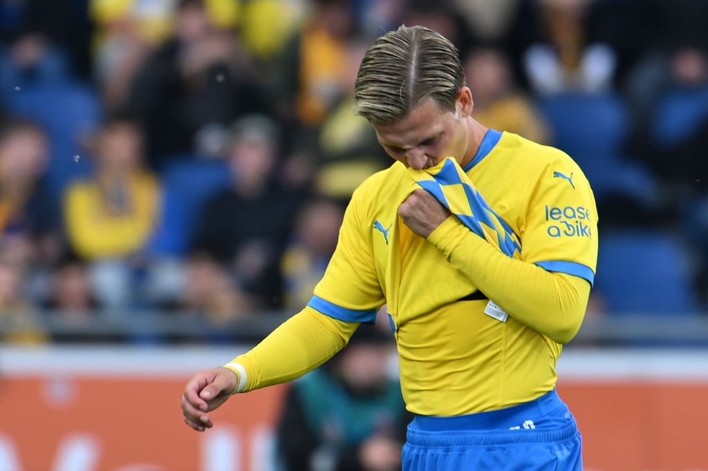 Braunschweigs Lino Tempelmann musste vorzeitig vom Platz.