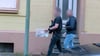 In Essen ist ein 27 Jahre alter Mann wegen Terrorverdachts von Spezialeinsatzkräften der Polizei festgenommen worden. Es gab an mehreren Orten Durchsuchungen.
