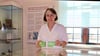 Museumsleiterin Antje Reichel   hat im Prignitz-Museum in Havelberg Sammelkarten und Herzen für die „Stickerfieber“-Aktion. Sammler informieren sich online, wo Stickerpartner in der Altmark und im Elb-Havel-Winkel sind.