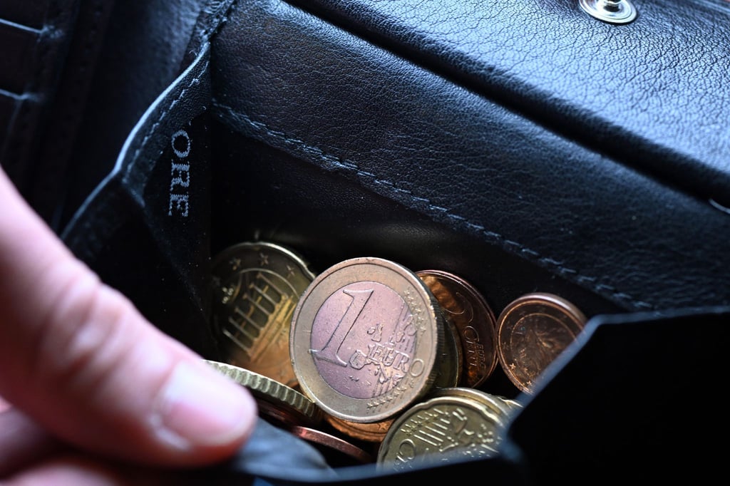 Bei vielen Menschen in Deutschland ist die Sorge um die eigene finanzielle Zukunft groß. (Symbolbild)