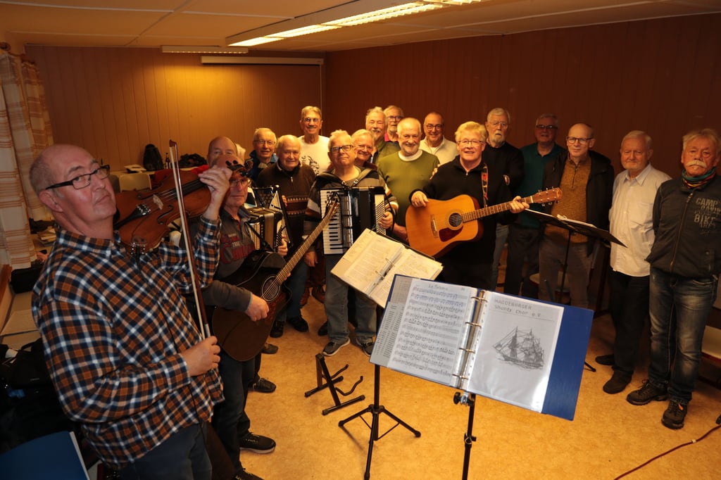 Der Shanty-Chor Magdeburg bei einer Probe. In diesem Jahr feiert er sein 25-jähriges Bestehen.