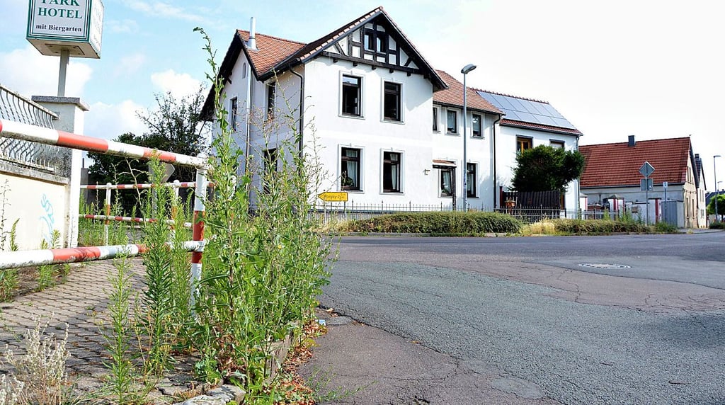 Unter anderem der Kreuzungsbereich am Park in Pretzien könnte Pflege gebrauchen, so Ortsbürgermeisterin Silvia Franke.