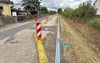 In der Karl-Oder-Straße in Dessau-Alten wird die Böschung und der Schleusengraben gesichert.