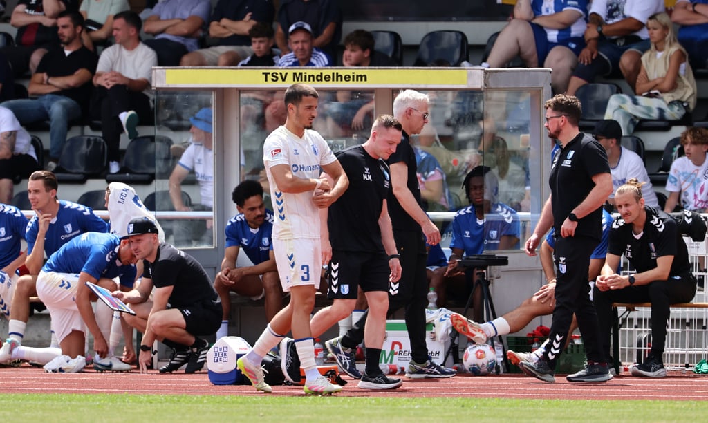 Die Situation, in der der von Dynamo Dresden umworbene Andi Hoti verletzt den Platz verließ.