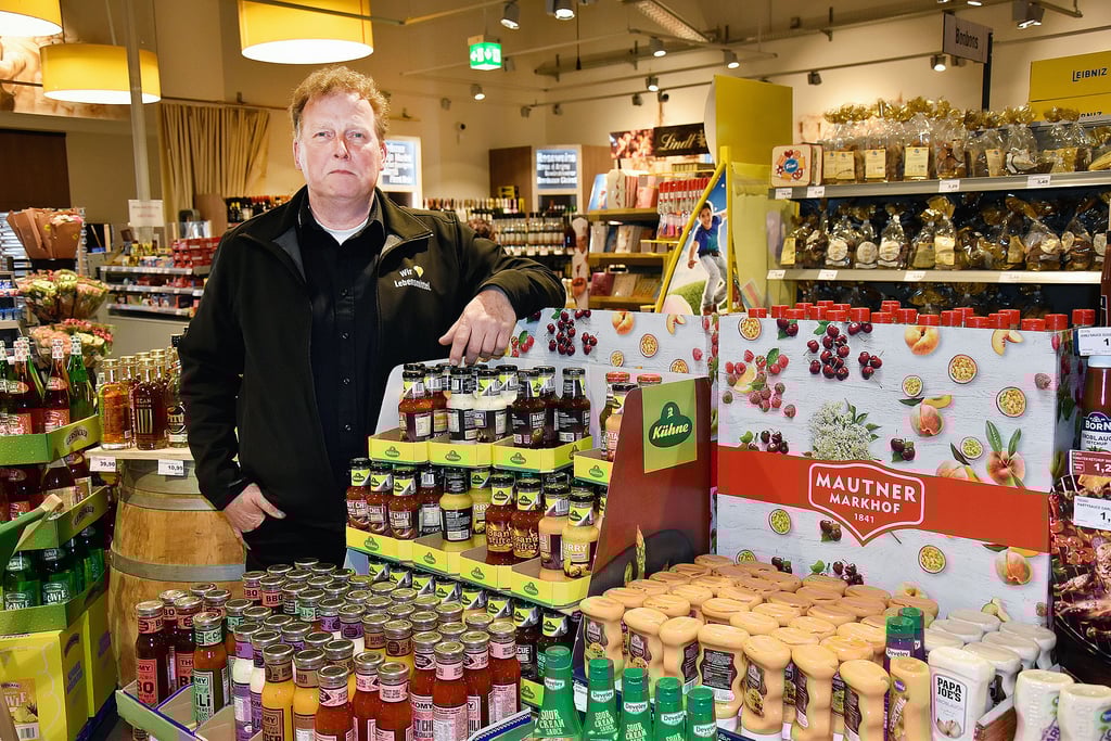 Volker Griese betreibt einen Edeka-Markt in Mersbeurg.
