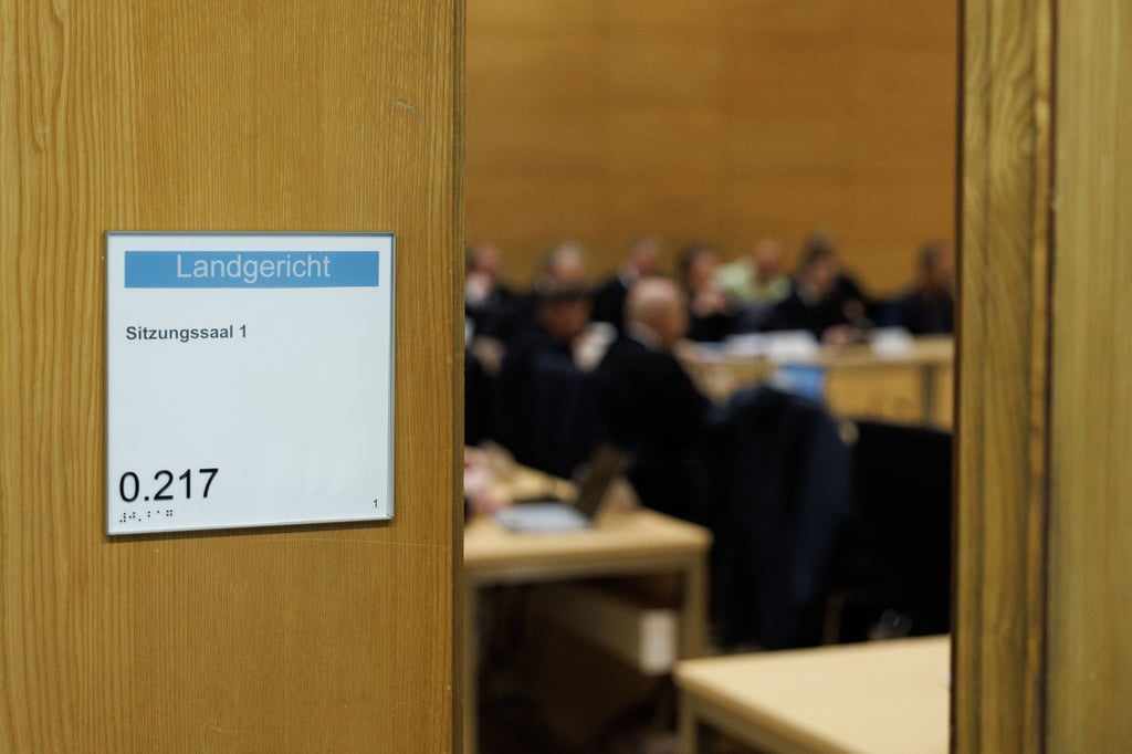 Der Prozess um ein intransparentes Firmengeflecht zum Betrug mit Sozialabgaben, Lohnsteuern und Arbeitslöhnen am Landgericht Bielefeld ist mit einem Urteil zu ende gegangen. (Archivbild)