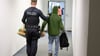 Vor allem die Grünen hatten sich bei den Verhandlungen über das sogenannte Rückführungsverbesserungsgesetz der Ampel-Koalition für den Anspruch auf einen Pflichtanwalt bei Abschiebehaft und Ausreisegewahrsam eingesetzt. (Archivfoto)