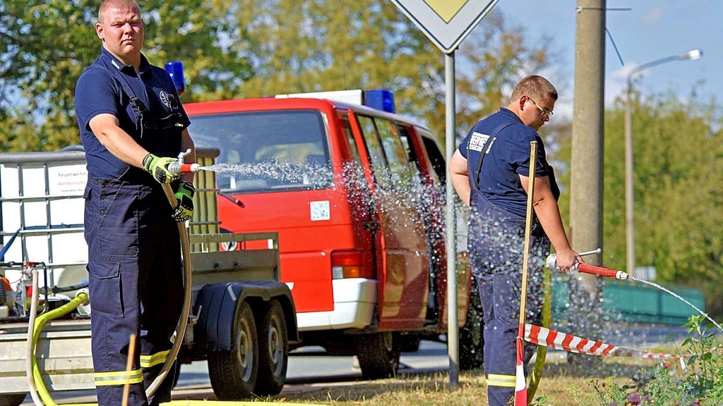 Die kleinen Bullis, wie hier bei der Feuerwehr in Nachterstedt, wurden oft gebraucht. Auch bei etlichen Einsätzen.