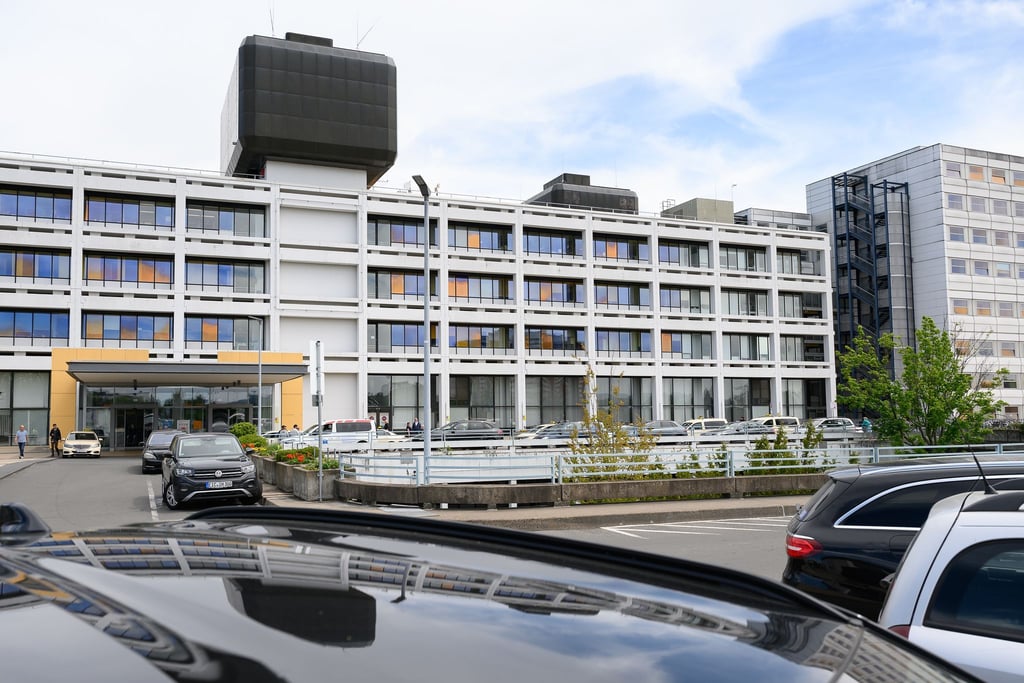 Hauptgebäude der Universitätsmedizin Göttingen. Durch Partnerschaften etwa zwischen Hochschulen und Unternehmen will Niedersachsen im Bereich der Lebenswissenschaften mit der Region Hannover-Göttingen-Braunschweig weltweit führend werden. (Symbolbild)