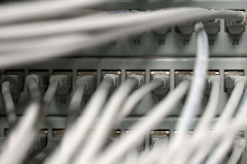 Die Polizei in Osnabrück ermittelt gegen fünf junge Männer, die durch Telefonmanipulationen die Arbeit von Polizeistationen gestört haben sollen. (Symbolfoto)