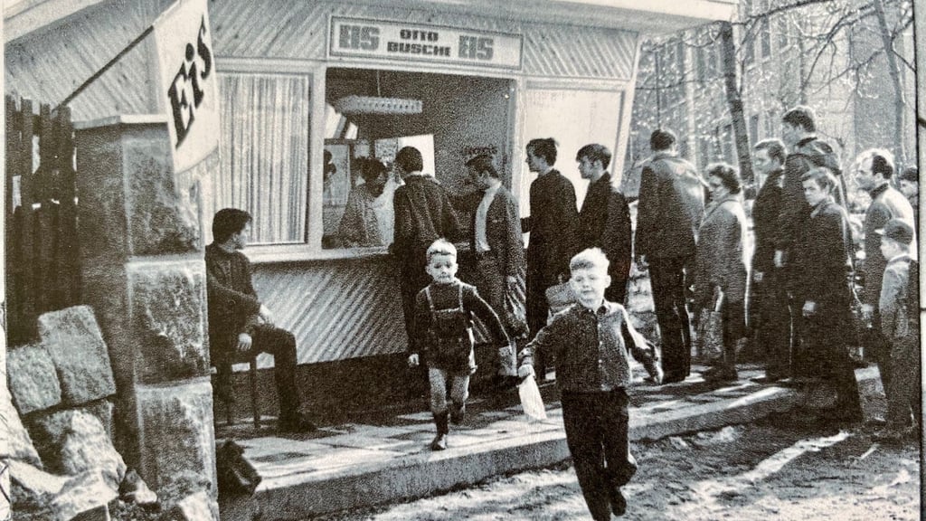 Ansturm bei Busches Eis: Schon seit 100 Jahren sind die kühlen Erfrischungen bei Wernigerödern und Besuchern der Stadt gefragt.