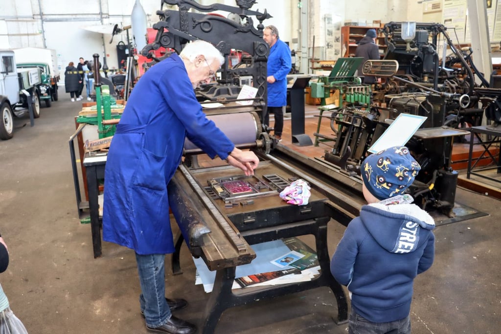 Im Technikmuseum in Magdeburg können Kinder große Maschinen kennenlernen.
