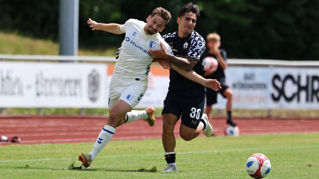 Alexander Nollenberger vom 1. FC Magdeburg beim Testspiel gegen den FC Zürich.