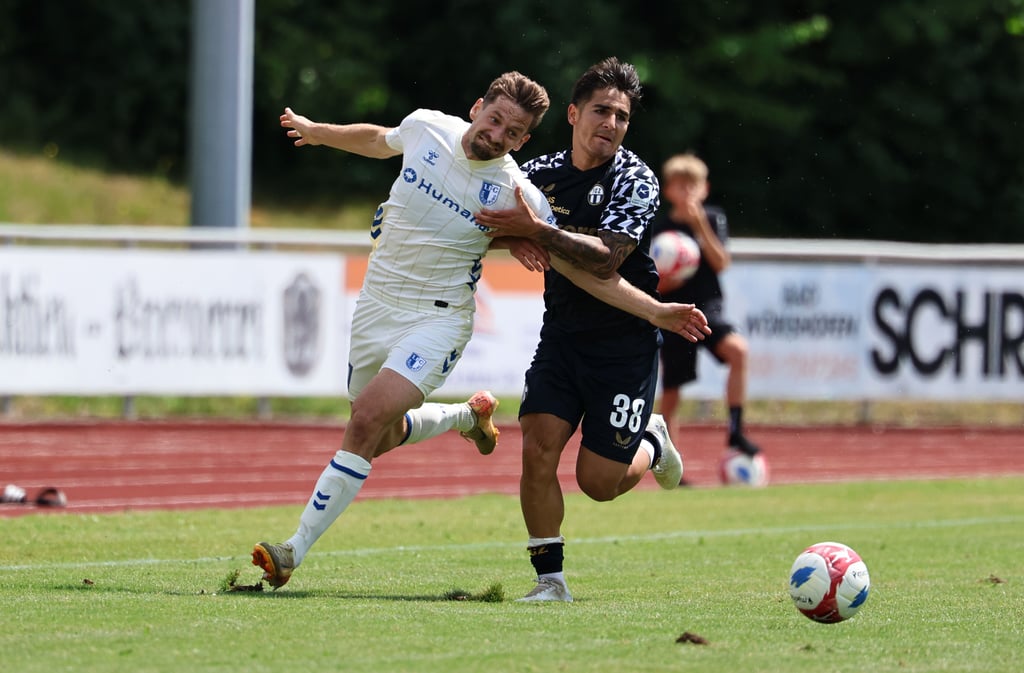 Alexander Nollenberger vom 1. FC Magdeburg beim Testspiel gegen den FC Zürich.