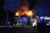 Die Flammen schlugen meterhoch aus der ehemaligen Gaststätte in Roßdorf.
