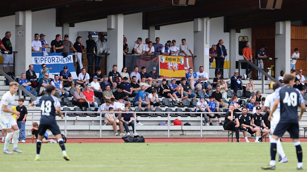 Für das Testspiel hatten einige Fans die rund sechsstündige Anreise aus Sachsen-Anhalt auf sich genommen.