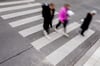 Ein Zebrastreifen soll das Überqueren der Erich-Weinert-Straße in Magdeburg erleichtern.