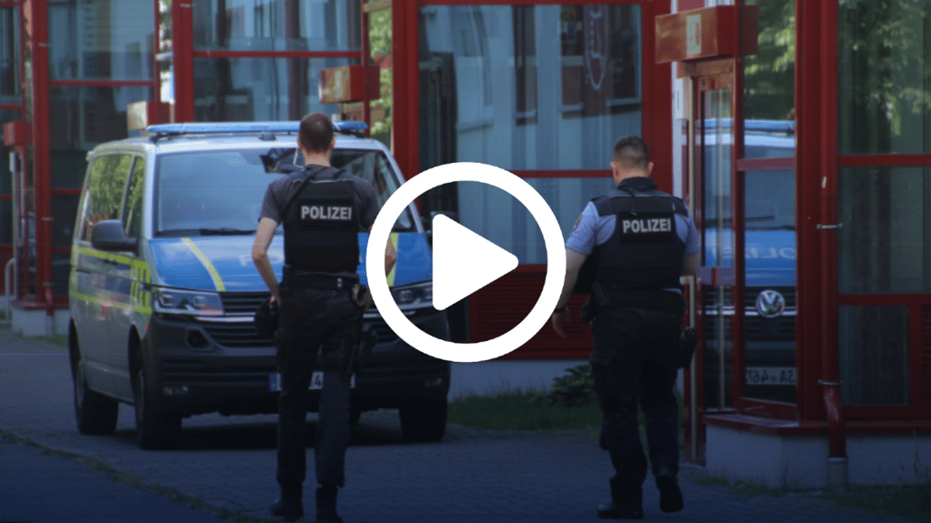 Die Beamten kamen nach mehr als einer Stunde zurück zum Einsatzort, um nach der fehlenden Munition zu suchen.