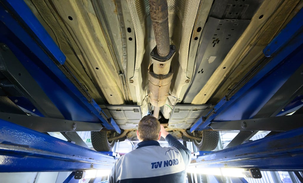 Der nächste Tüv könnte früher kommen als gedacht. Brüssel plant neue Regeln für ältere Fahrzeuge. (Archivbild)