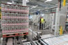 Im Betrieb der Roxane GmbH in Jessen werden jährlich bis zu 350 Millionen Flaschen befüllt. Einige von ihnen sind offenbar mit Keimen belastet.