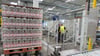Im Betrieb der Roxane GmbH in Jessen werden jährlich bis zu 350 Millionen Flaschen befüllt. Einige von ihnen sind offenbar mit Keimen belastet.
