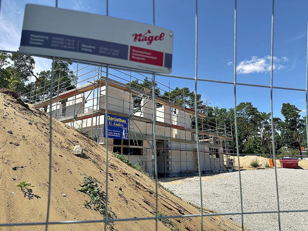 Noch ist die künftige internistische Arzt-Praxis in Heyrothsberge eine Baustelle.