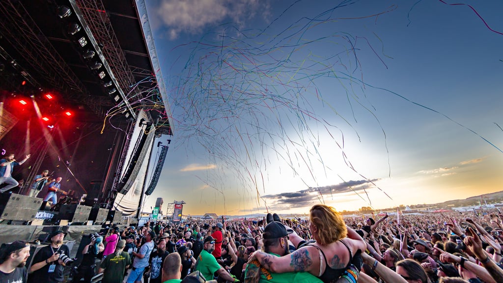 Das Rockharz-Festival 2025 lockte rund 25.000 Gäste auf den Flugplatz Ballenstedt.