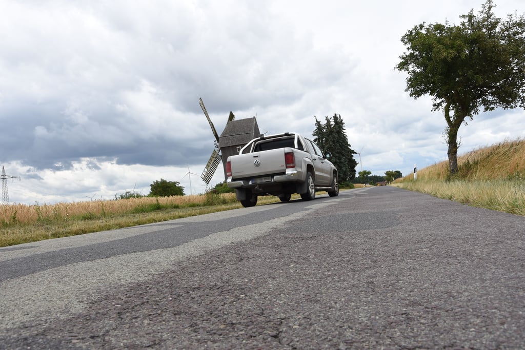An der sanierungsbedürftigen Kreisstraße zwischen Badel und Zierau befindet sich auch die Bockwindmühle.