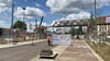 Der erste Teil der Ersatzbrücke der Pareyer Firma Systec wurde am Freitag erfolgreich eingeschoben.