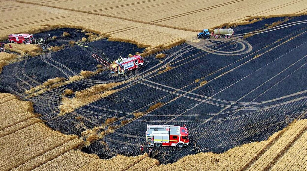 Am Freitag waren etwa fünf Hektar eines Feldes zwischen Bothfeld und Kleinkorbetha in Brand geraten.