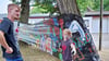 Graffiti-Künstler Jonah Neumann gibt sein Wissen an Kinder weiter. 