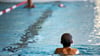 Schwimmbadbesuche gehören für viele zum Sommer dazu. In Güsten, Förderstedt und Schneidlingen legten im Juli 1975 360 Schüler  das Schwimmabzeichen ab.