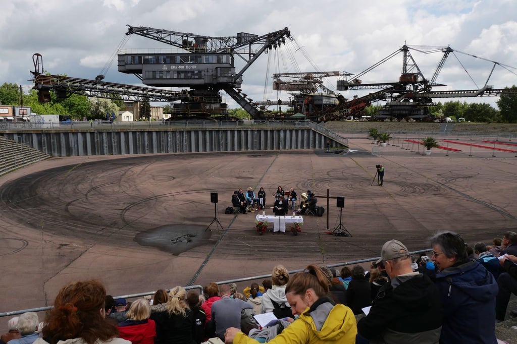 Der Zoll hat beim Hive-Festival in Ferropolis zahlreiche Drogendelikte und Verdacht auf Schwarzarbeit festgestellt.