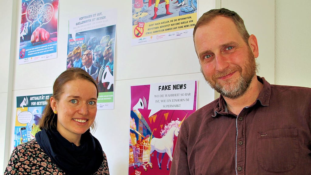 Sarah und Matthias Melzer wollen die Gesellschaft medienkompetent machen.