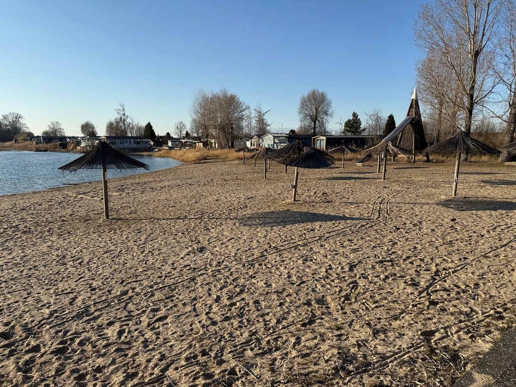 In diesem Jahr bleibt der Badestrand am Großen Schachtsee in Wolmirsleben verwaist.