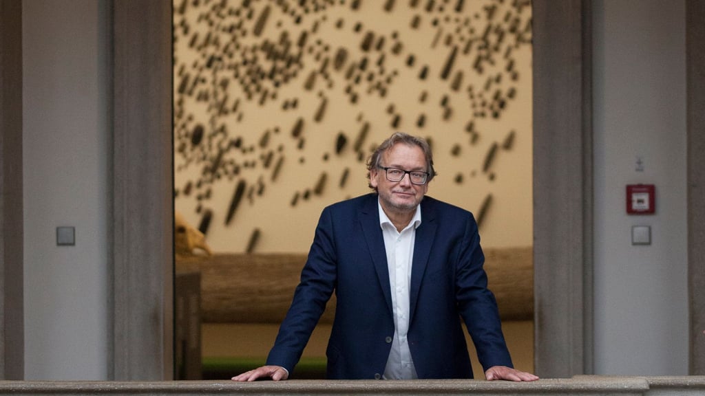 Harald Meller ist seit 2001 Direktor des Landesamtes für Denkmalpflege und Archäologie Sachsen-Anhalt und in dem Zug Direktor des Landesmuseums für Vorgeschichte in Halle.