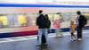 Bahnreisende müssen im Raum Hannover am Wochenende mit Ausfällen rechnen. (Symbolbild)