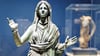 Statue einer betenden Frau 