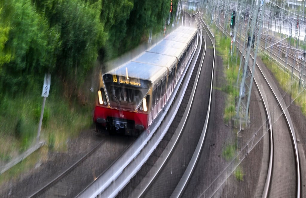 Auf mehreren Linien kommt es am Morgen zu Ausfällen und Verspätungen. (Symbolbild)