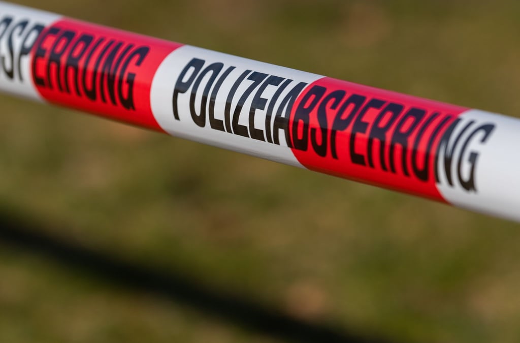 Die Dresdner Polizei ermittelt wegen eines Brandanschlages auf ein Friseurgeschäft. (Symbolbild)